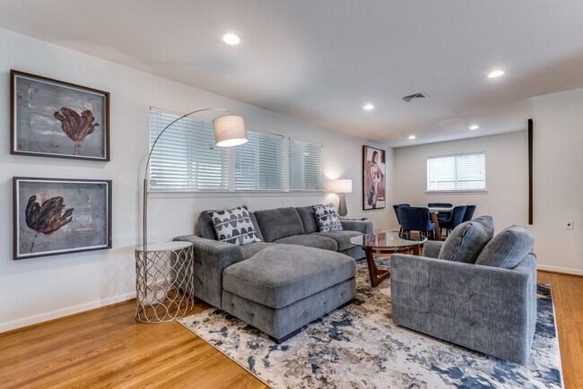 3536 Timberview Rd in Dallas, TX - Building Photo - Building Photo