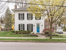 164 S Main St in Fairport, NY - Building Photo