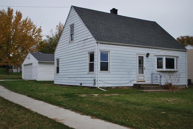 1732 Wilson Ave SW in Cedar Rapids, IA - Building Photo - Building Photo