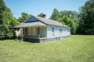 1325 Clark St in Rocky Mount, NC - Building Photo