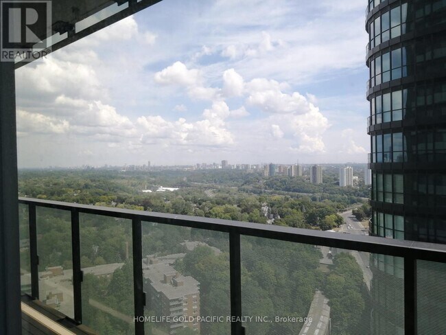 575-2575 Bloor St E in Toronto, ON - Building Photo - Building Photo