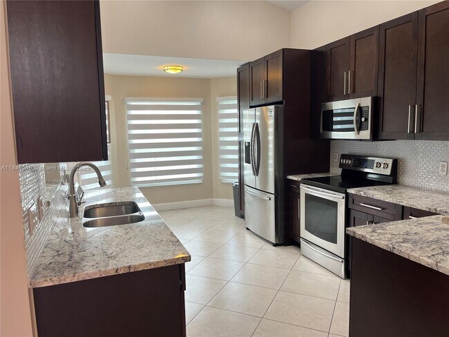 248 NW 47th Ave in Deerfield Beach, FL - Building Photo - Building Photo