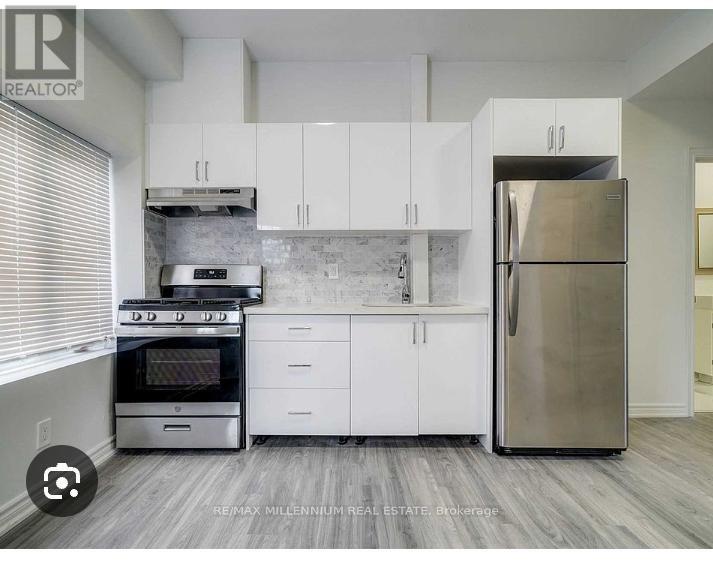 63-063 Scarlett Rd in Toronto, ON - Building Photo