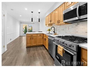 22 Maddaket Ct in Scotch Plains, NJ - Building Photo - Building Photo