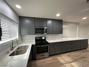 5233 Lytton Ave in Las Vegas, NV - Building Photo - Building Photo