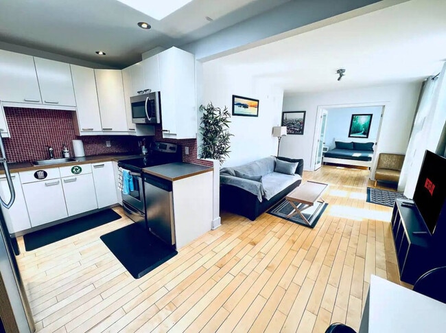 4850 Rue Sainte-Catherine E