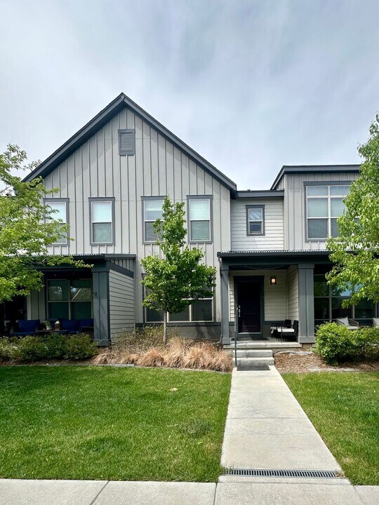 11215 E 25th Ave in Aurora, CO - Building Photo