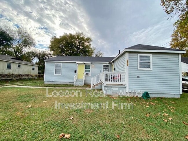 property at 2632-2634 Foster St