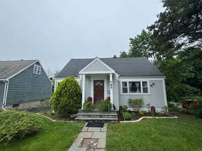 165 Greenfield Dr in Bridgeport, CT - Building Photo - Building Photo