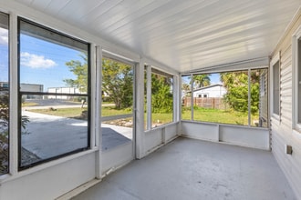 310 Burland St in Punta Gorda, FL - Foto de edificio - Building Photo