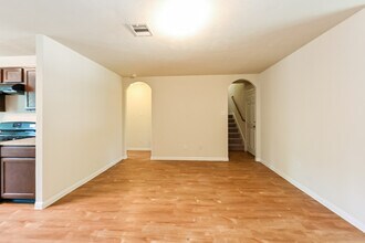 914 Dancing Sun Court in Baytown, TX - Building Photo - Building Photo
