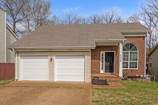 5356 Village Way, Unit 422 in Nashville, TN - Building Photo