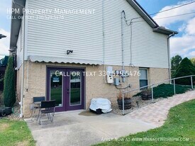 12350 Navarre Rd SW in Navarre, OH - Building Photo