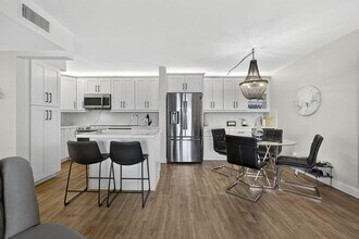 1110 Green Pine Blvd, Unit G1 in West Palm Beach, FL - Foto de edificio - Building Photo