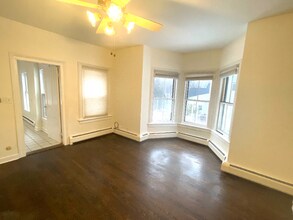 141 West St, Unit 1 in Litchfield, CT - Foto de edificio - Building Photo