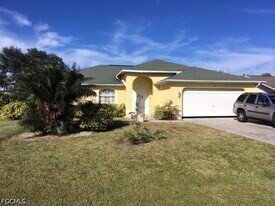 911 SE 31st St in Cape Coral, FL - Building Photo