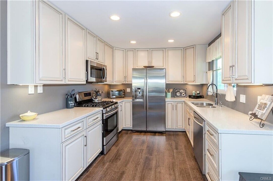 137 Avenida Mateo in San Clemente, CA - Building Photo