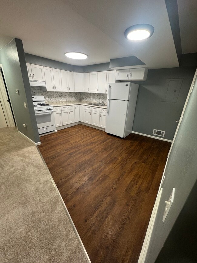 11 Commercial St, Unit Apartment 2