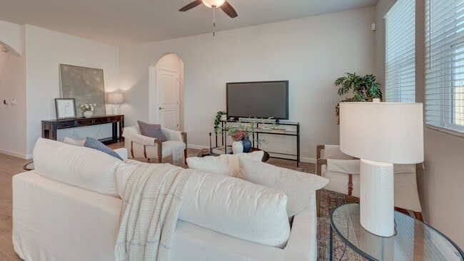 4182 N Tisha Ave in Fresno, CA - Foto de edificio - Building Photo