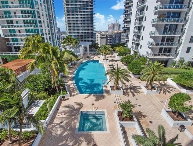 1060 Brickell Ave, Unit 1015 in Miami, FL - Foto de edificio - Building Photo