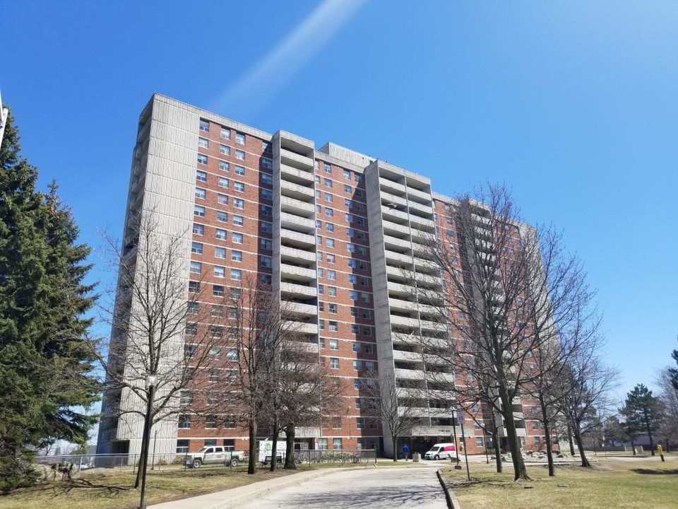 Windjammer Apartments I & II in Ajax, ON - Building Photo