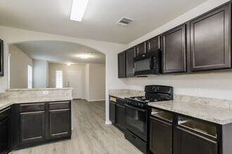 131 Cooper Creek Ln in Willis, TX - Building Photo - Building Photo