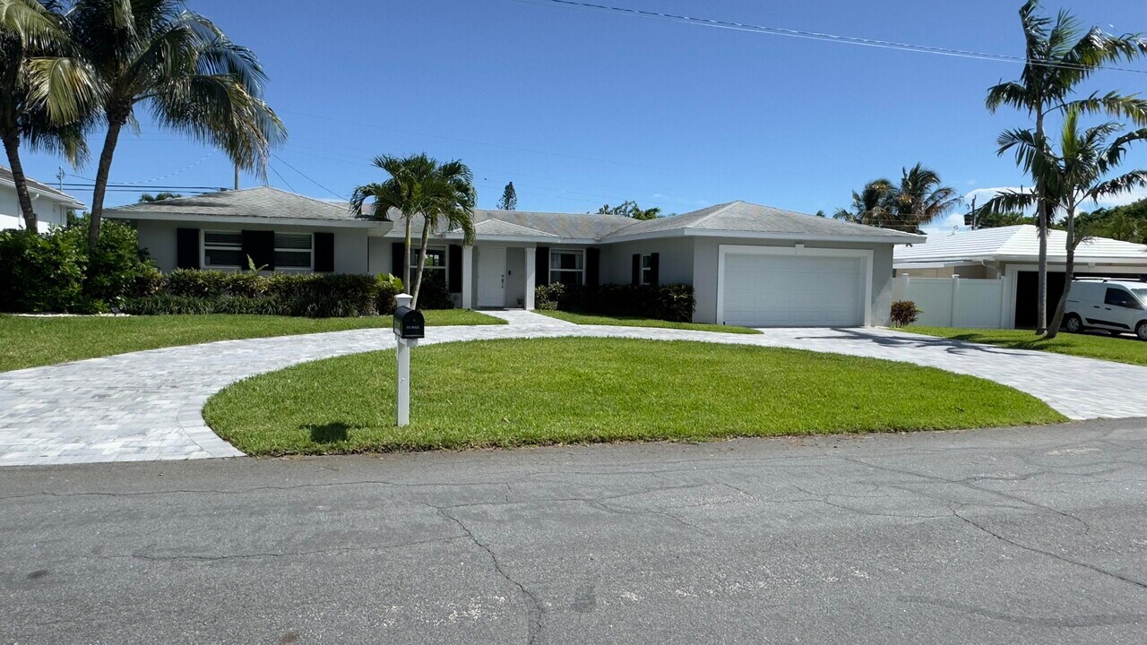 906 SW 28th Ave in Boynton Beach, FL - Building Photo