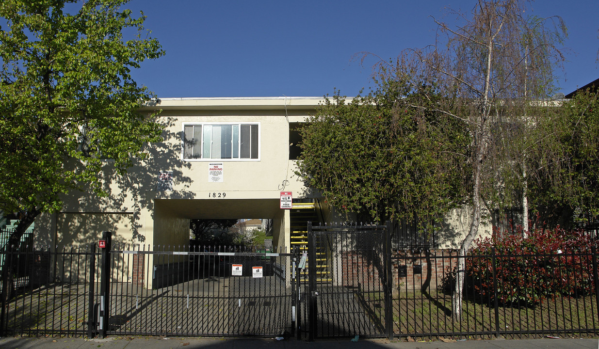 1829 Myrtle St in Oakland, CA - Building Photo