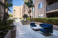 Wilshire Valencia in Los Angeles, CA - Building Photo - Building Photo