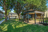 Savannah Oaks Apartments photo'