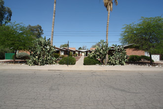 1802-1820 N Forgeus Ave in Tucson, AZ - Foto de edificio - Building Photo