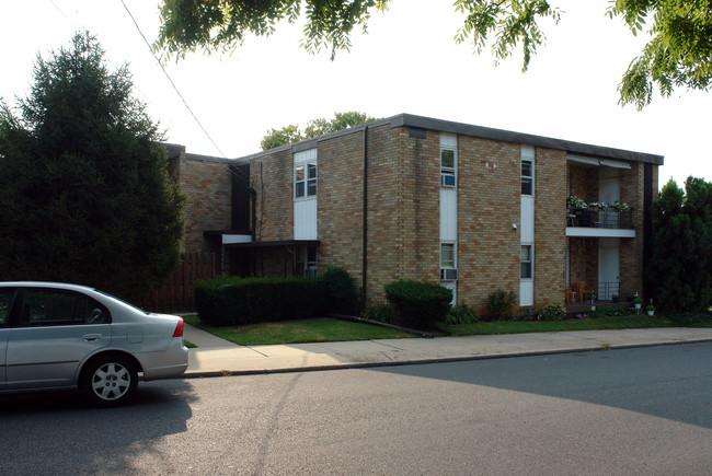 Sea Gees Apartments in Allentown, PA - Foto de edificio - Building Photo