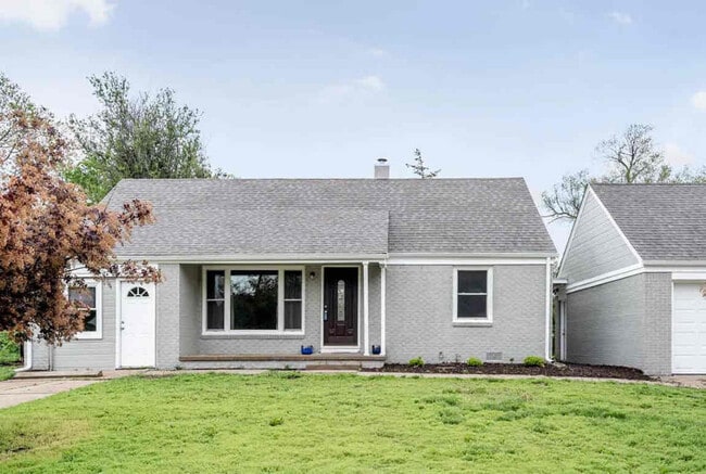 property at 1634 N Bluff St