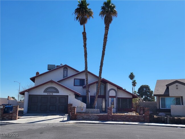 6525 Treadway Ln in Las Vegas, NV - Building Photo - Building Photo