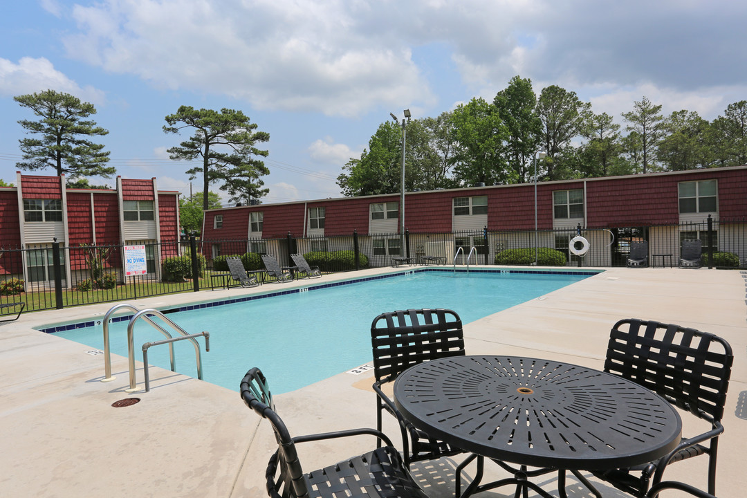 Lorna Place in Hoover, AL - Foto de edificio