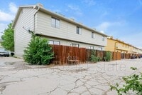 32 Royal Crest Dr photo'