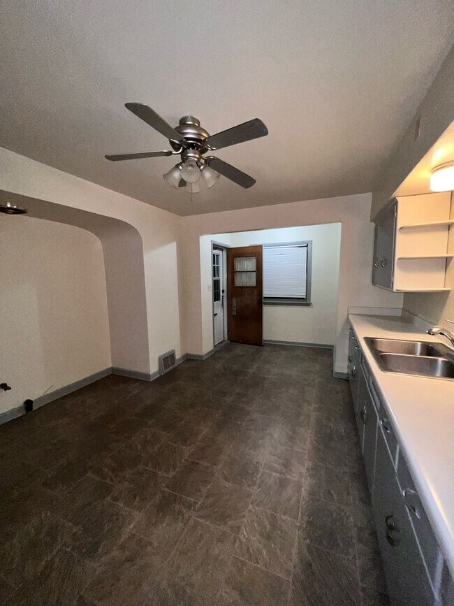 1417 Shoreland Dr-Unit -1417-Lower in Racine, WI - Building Photo - Building Photo