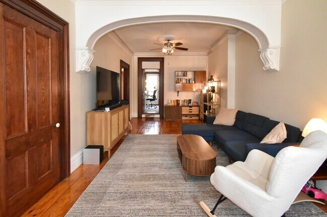 214 8th St in Jersey City, NJ - Building Photo - Building Photo