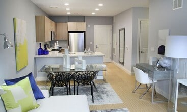 120 Park Plaza Dr in Secaucus, NJ - Building Photo - Building Photo