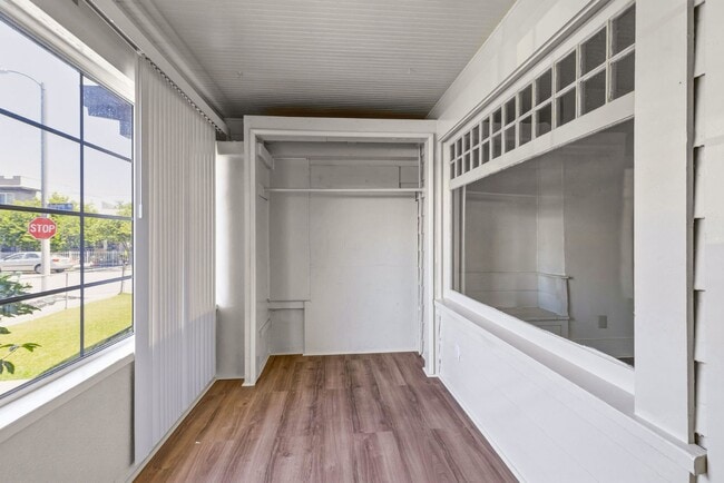 1250 W 35th Pl in Los Angeles, CA - Building Photo - Building Photo