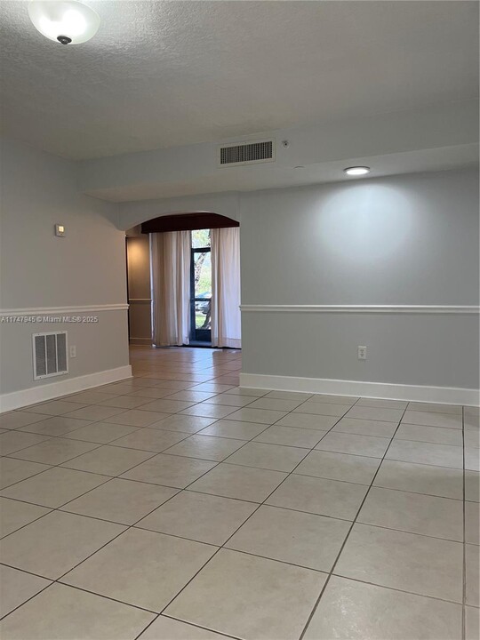 8650 SW 133rd Avenue Rd in Miami, FL - Building Photo