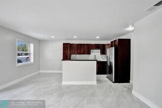 800 SW 12th Ct in Fort Lauderdale, FL - Building Photo - Building Photo