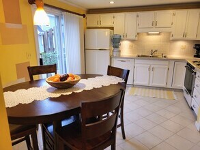 16 Pinecrest Village in Hopkinton, MA - Building Photo - Building Photo