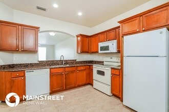 17570 Cherry Ridge Ln in Ft. Myers, FL - Foto de edificio - Building Photo