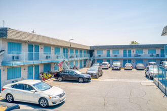 Fremont Palms Apartments in Las Vegas, NV - Foto de edificio - Building Photo