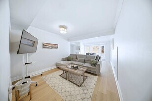 803 Hyde Rd in Burlington, ON - Building Photo