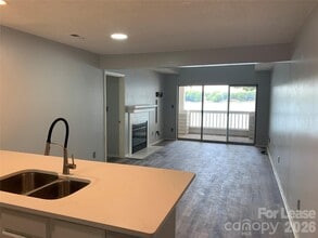 912 Southwest Dr in Davidson, NC - Building Photo - Building Photo