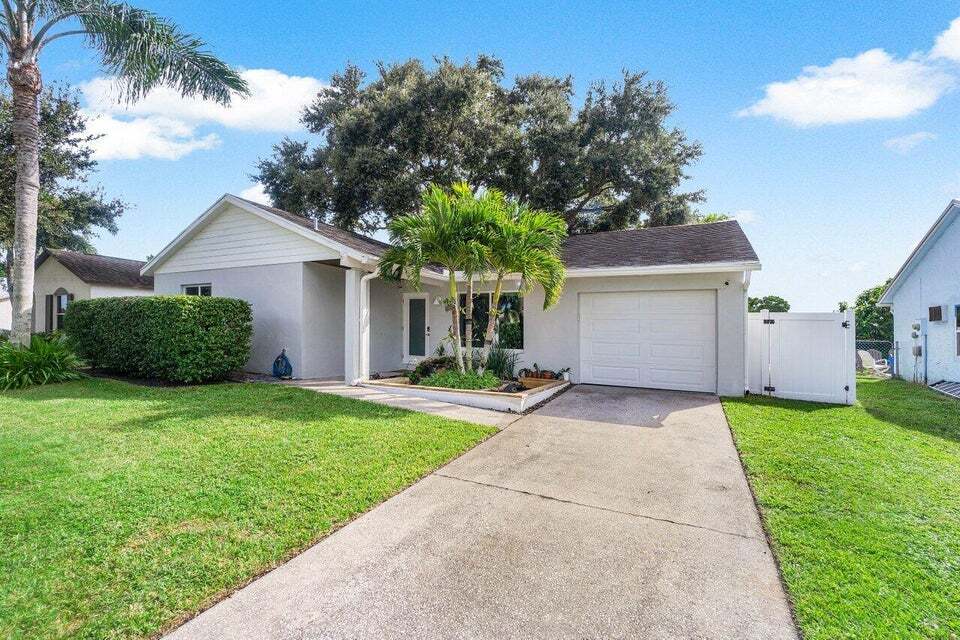 125 Lakeside Cir in Jupiter, FL - Foto de edificio