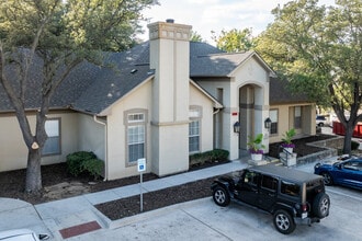 Waterford at Goldmark in Dallas, TX - Foto de edificio - Building Photo