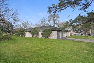 2505 Texas Ave in Dickinson, TX - Building Photo
